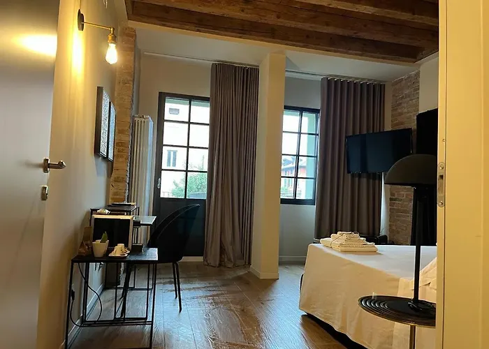 Gatto Bianco بيرغامو