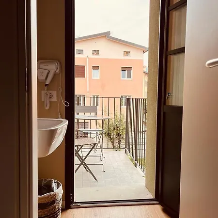 Gatto Bianco Bed & Breakfast *